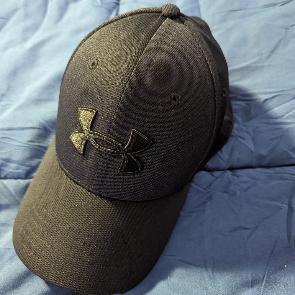 Under Armour black on black baseball cap M/L